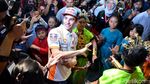 Seru! Marquez Menari dan Main Angklung di Saung Mang Udjo