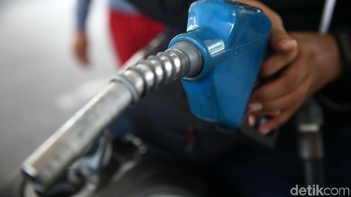 Keputusan Pertamina turunkan harga BBM membuat banyak netizen penasaran. Foto: Grandyos Zafna Keputusan Pertamina turunkan harga BBM membuat banyak netizen penasaran. Foto: Grandyos Zafna