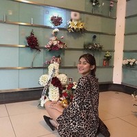 “Untuk kekasihku yang berada di surga. Hari ini penuh dengan banyak memori, kebahagiaan dan kesedihan. Aku merayakan ulangtahunmu dan aku berpikir lagi di waktu Tuhan membawamu ke kehidupanku,” tulis Janica di postingannya yang lain. (Foto: Instagram/@janicanam)