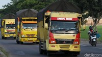 Mereka mendahulu dari kiri sehingga tidak terlihat.