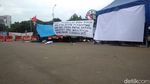 Potret Eks Pekerja PT Freeport 6 Hari Nginap di Depan Istana