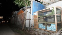 Seperti yang terjadi di Brebes, Jawa Tengah. Nampak beberapa warung gulung tikar lantaran makin merosotnya penghasilan.