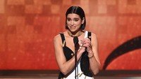 Dua Lipa meluapkan rasa gugupnya dengan menjerit saat menang Best New Artist. Kevin Winter/Getty Images for The Recording Academy