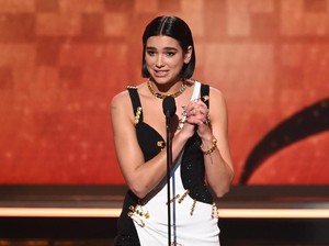 Dua Lipa Menang di Grammy 2019, Tapi Kok Nggak Pegang Piala?