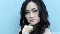 Ratna pun mengaku kesal dan malu dengan hal tersebut. Pool/Palevi S/detikFoto.
