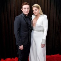 Chloe Grace Moretz mempertmukan temannya, Daryl Sabara, kepada penyanyi Meghan Trainor. Kala itu Meghan meminta Chloe mengenalkannya pada pria yang menurutnya punya kepribadian baik. Kencan buta berhasil, keduanya menikah pada Desember 2018. Foto: Getty Images