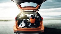 Desain pelek 19 inci dua warna menambah keren untuk X-Trail 2.5VL 4WD. Mobil itu hadir dengan enam pilihan warna, yaitu Monarch Orange, Radiant Red, Black Star, Storm White, Brilliant Silver dan Deep Iris Grey. Foto: Nissan
