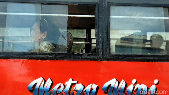 Unek-unek di Balik Viral Metromini Adang TransJakarta