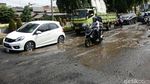 Duh! Jalan KH Noer Ali Kota Bekasi Rusak Parah