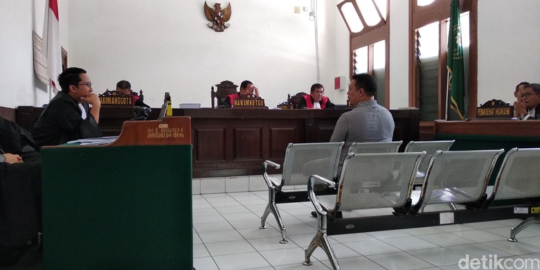 Wahid Husen Minta Duit ke Suami Inneke untuk Perjalanan Dinas Wahid Husen Minta Duit ke Suami Inneke untuk Perjalanan Dinas