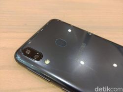 Unboxing Samsung Galaxy M20 yang Bidik #SobatAntiLowbat