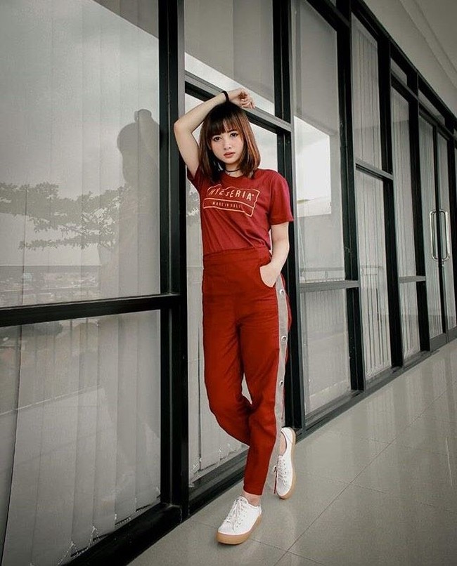 Aku udah nggak di Indomaret lagi. Maaf aku nggak bisa sebutin perusahaannya. Sebenarnya aku punya sedikit masalah dulu makanya aku resign, terang Siroh. Foto: Instagram