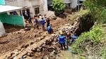 Pasca Tanggul Jebol, Lumpur di Pasirjati Mulai Dibersihkan