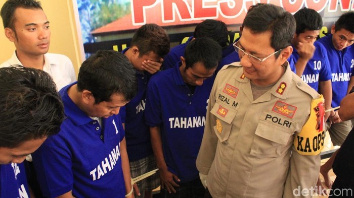 Guru PNS Ini Terciduk Saat Konsumsi Sabu