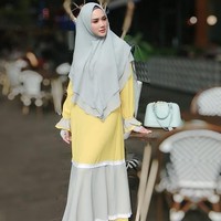 Sejak satu tahun terakhir, Mulan memutuskan untuk tampil lebih syari. Ia kini konsisten memakai hijab menutup dada, baik hijab segi empat, pashmina, maupun khimar instan. Foto: Instagram Mulan Jameela