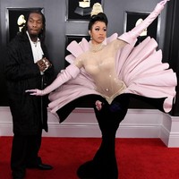 Cardi B jelas ingin jadi pusat atensi dengan gaun dramatis rancangan Mugler dari tahun 1995.  Foto: Getty Images