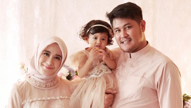 Drama Menyapih Ryana Dea Saat Kebobolan Hamil Anak Kedua/ Foto: Instagram/ryana_dea Drama Menyapih Ryana Dea Saat Kebobolan Hamil Anak Kedua/ Foto: Instagram/ryana_dea