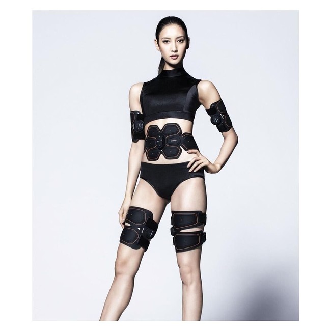 Dan inilah penampilan Nanao sebagai bintang iklan Sixpad di mana pemilik tinggi badan 172 cm itu mengekspos keindahan kaki jenjangnya. Foto: Instagram