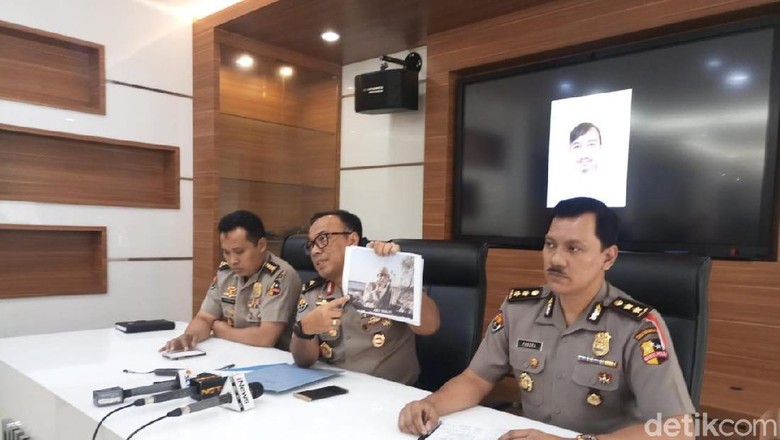 Eks Napi Teroris Harry Kuncoro Ditangkap saat Hendak ke Iran Gabung ISIS Eks Napi Teroris Harry Kuncoro Ditangkap saat Hendak ke Iran Gabung ISIS