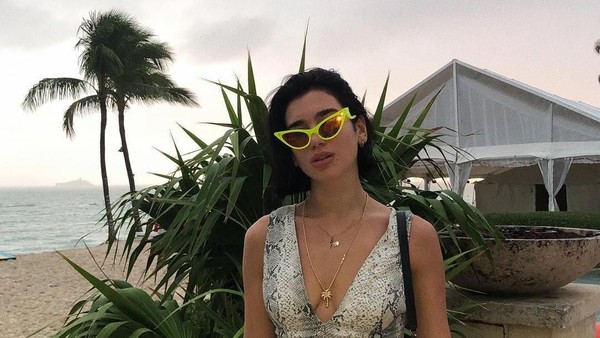 Ini gaya Dua Lipa saat berada di New Providence, The Bahamas. Dua Lipa memenangkan 2 Grammy Award (dualipa/Instagram) Ini gaya Dua Lipa saat berada di New Providence, The Bahamas. Dua Lipa memenangkan 2 Grammy Award (dualipa/Instagram)