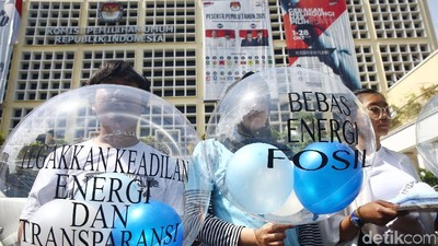 Demo KPU, Massa Minta Tata Kelola Energi Dibahas di Debat Capres