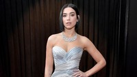 Dua Lipa terlihat sangat cantik dan seksi dengan dress silver. Neilson Barnard/Getty Images for The Recording Academy