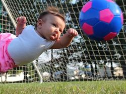 Aksi Lucu Nan Menggemaskan Saat Bayi Berolahraga