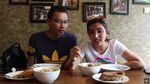 Serunya Anang Hermansyah dan Ashanty Cicip Ramen Hingga Dessert
