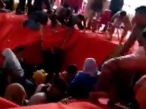 Viral Panggung Pelaminan di Kapuk Roboh, Tamu Tercebur ke Kali