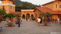 Di sini, ada juga restoran dengan berbagai macam hidangan internasional (Shinta/detikTravel)