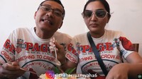 Kali ini Anang mencicip sajian dessert dengan paduan telur asin. Dessert unik ini dicicip oleh Anang dan keluarganya saat berlibur ke Chiang Mai, Thailand. Foto: YouTube The Hermansyah A6