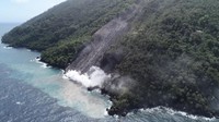 Guguran lava dan hawa panas turun ke laut (Foto: Dok. BNPB)