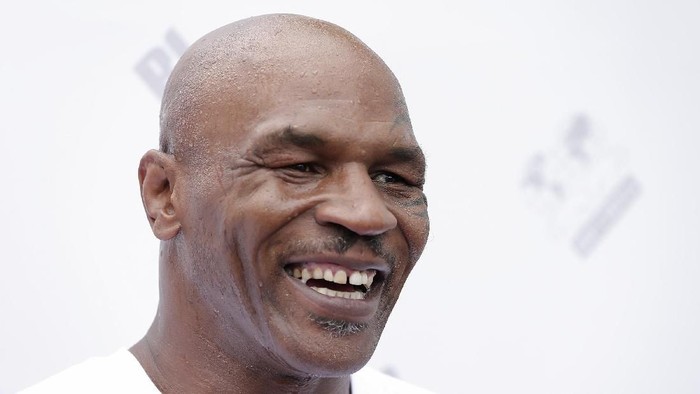 BEIJING, CHINA - MAY 24:  Former Heavy Weight Champion Boxer Mike Tyson  attends the Great Wall Weigh-in of IBF World Boxing Championship Bout at Mutianyu on May 24, 2016 in Beijing, China.  (Photo by c)