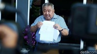Kerabat dari Terdakwa kasus ujaran kebencian di media sosial Ahmad Dhani, Lieus Sungkharisma mendatangi Pengadilan Tinggi Jakarta, Senin (11/2/2019).