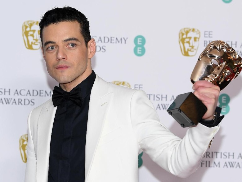 Menang BAFTA, Rami Malek Tak Ucap Terima Kasih pada Bryan Singer Menang BAFTA, Rami Malek Tak Ucap Terima Kasih pada Bryan Singer