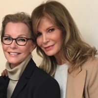 Vakum dari ingar-bingar Hollywood, Jaclyn tetap eksis lewat Instagram. Baru-baru ini, Jaclyn mengunggah foto dirinya bersama Cheryl Ladd yang bukan lain lawan mainnya di Charlies Angels. Keduanya lantas menuai pujian dari netizen lantaran masih terlihat cantik dan awet muda di usia senja. (Foto: Instagram/@realjaclynsmith)