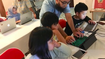 Harapannya, teknik programming sederhana ini bisa menjadi contoh dan diajarkan ke anak-anak sekolah dasar lainnya di Indonesia. Foto: KBRI Muscat, Oman