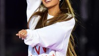 Walau tak hadir, namun penyanyi pop Ariana Grande berhasil raih satu piala Best Pop Vocal Album lewat album Sweetener. Ariana pernah mengalami post-traumatic stress disorder (PTSD) dan kecemasan usai pengeboman di Manchester tahun 2017 lalu. (Foto: Dave Hogan/Getty Images)