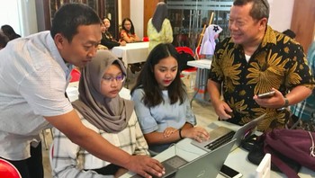 Secara umum, fokus diskusi mambahas bagaimana cara berkiprah di internet. Foto: KBRI Muscat, Oman