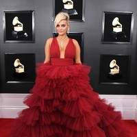 Bulan lalu, Bebe Rexha sempat mengungkapkan kekesalannya di Instagram perihal gaun yang akan dikenakannya ke Grammy Awards. Penyanyi berusia 30 tahun ini mengungkap tidak ada desainer ternama yang mau mendandaninya karena tubuhnya dinilai terlalu besar untuk memakai baju-baju rancangan mereka. Foto: Getty Images