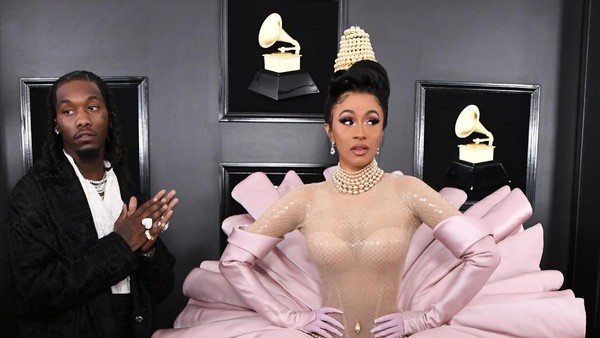 Penampilan Cardi B Jadi Kerang di Grammy 2019
