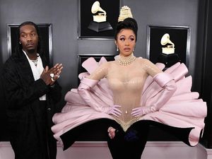 Penampilan Cardi B Jadi Kerang di Grammy 2019
