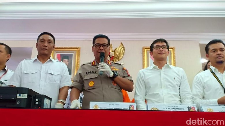 Polisi Tangkap Pasutri Penipu Modus Penukaran Uang, Korban Rugi Rp 20 M Polisi Tangkap Pasutri Penipu Modus Penukaran Uang, Korban Rugi Rp 20 M