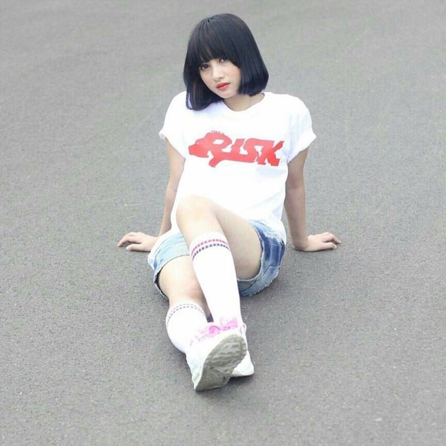 Awalnya banyak yang posting foto aku, ada di Path, Twitter, Instagram, Facebook juga banyak, terus di dagelan dan meme komik kayak gitu. Ya tiba-tiba banyak yang follow Instagram aku juga, kata Siroh saat tampil di acara televisi Bukan Empat Mata pada 2015 lalu. Foto: Instagram