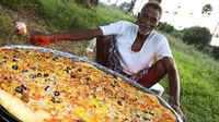 YouTuber Kakek 73 Tahun Ini Bagi-Bagi Makanan Untuk Anak Yatim