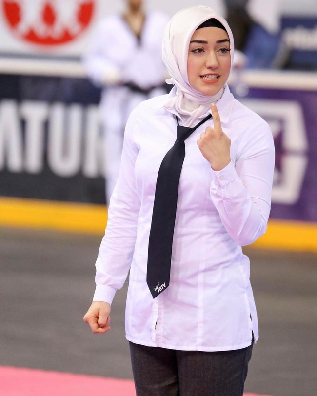 Aku memenangkan banyak pertandingan dengan memakai hijab. Jadi aku merasakan banyak kebebasan dengan pakai hijab dan melakukan apa yang aku mau, ungkapnya. Foto: Instagram