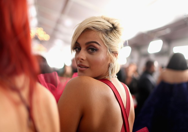 Bebe Rexha mengatakan setelah curhatannya di Instagram viral, banyak desainer menghubunginya. Menawarkan untuk mendandaninya dengan koleksi rancangan mereka. Beberapa di antaranya Jeremy Scott dari Moschino, Christian Siriano dan Karl Lagerfeld. Foto: Getty Images