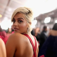 Bebe Rexha mengatakan setelah curhatannya di Instagram viral, banyak desainer menghubunginya. Menawarkan untuk mendandaninya dengan koleksi rancangan mereka. Beberapa di antaranya Jeremy Scott dari Moschino, Christian Siriano dan Karl Lagerfeld. Foto: Getty Images