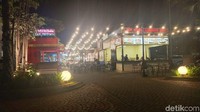 Salah satu pedagang sekaligus pemilik gerai, Sutarno, mengatakan tak mengetahui kalau tempat makan di Pantai Maju tidak memiliki izin. Dia mengaku hanya ingin berjualan dan tak tahu-menahu soal izin food court. (Foto: M Guruh Nuary/detikcom)