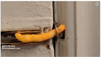 Apakah pertahanan Chelsea sedemikian rapuhnya seperti ini? (Foto: Internet/Twitter)